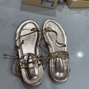 Porte and paire gold sandals